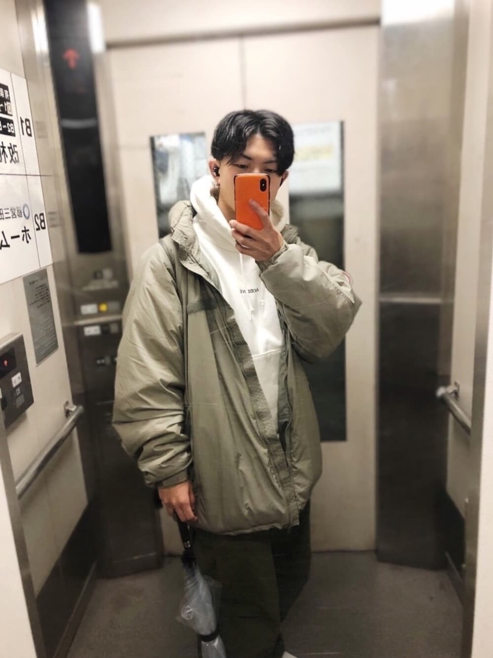 「秋冬コーデ、ミリタリー、ECWCS、level7、M-65、ストリート、ダウンコート、低身長、vintage、古着」｜「ECWCS level7のアイテム（ミリタリージャケット、グレー系）」を使った、高円寺の古着屋店員さん（メンズ・170cm）の冬コーディネートの1枚目の写真