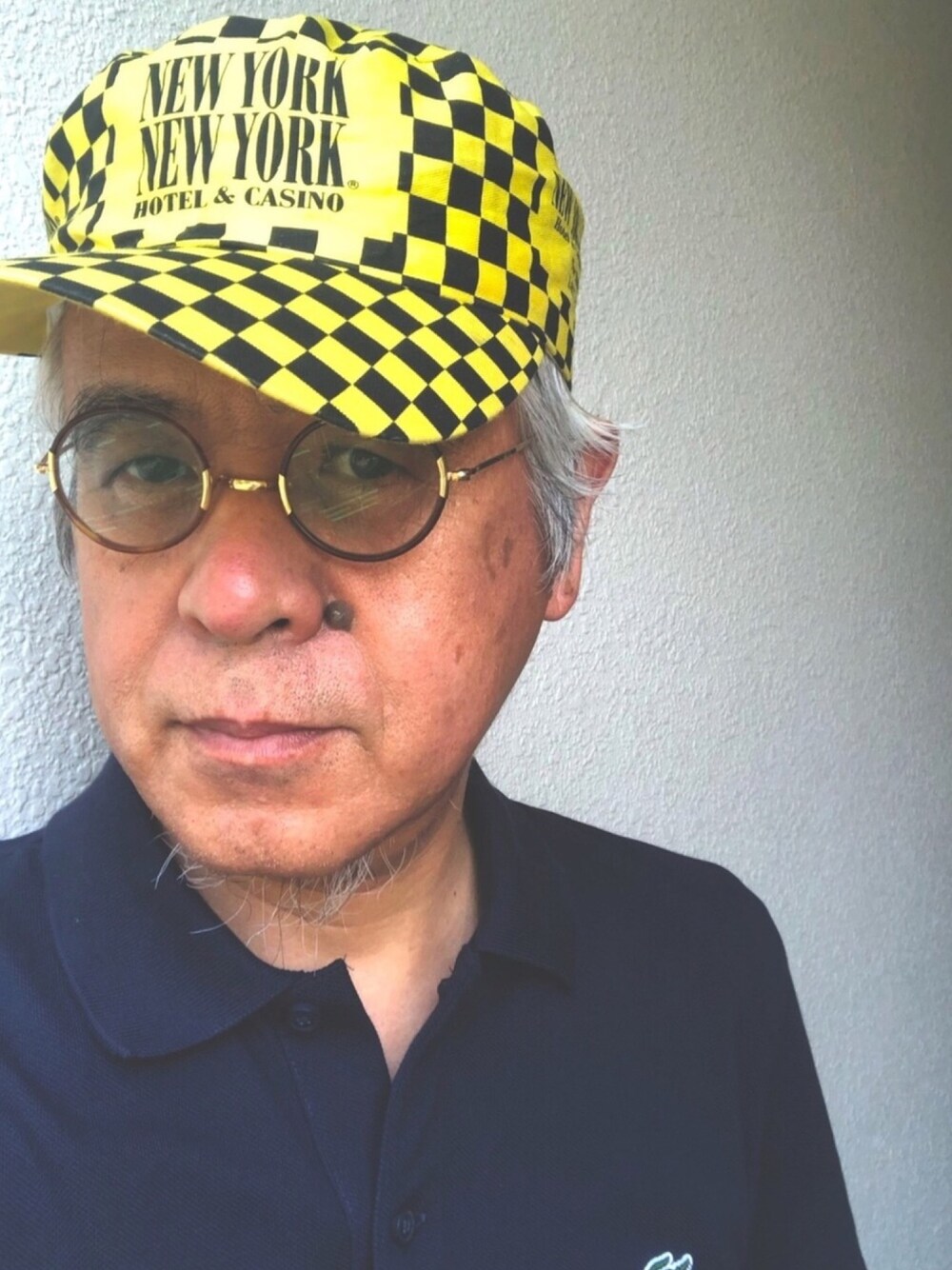 「キャップ、ラコステ、夏コーデ、大人カジュアル、おしゃれさんと繋がりたい、休日スタイル、丸メガネ」｜「LACOSTEのアイテム（ポロシャツ、ブルー系）」を使った、しまうまおじさんさん（メンズ・165cm）の夏コーディネートの1枚目の写真