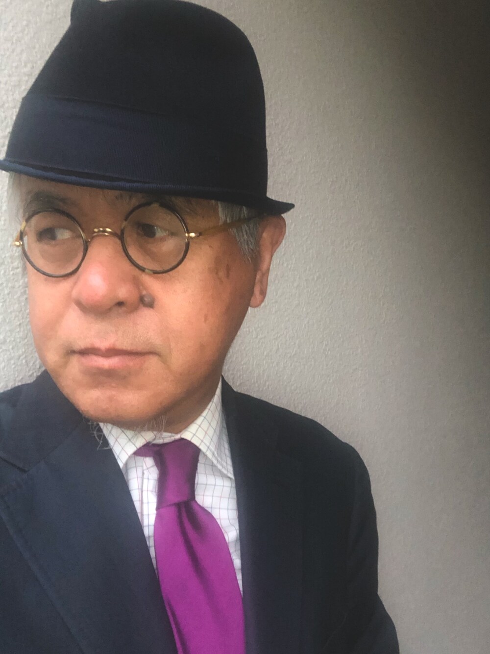 「ハット、丸メガネ、タッタソール、トラッド、秋のコーデ、大人コーデ、おしゃれさんと繋がりたい」｜「ブリストルテーラーのアイテム（テーラードジャケット、ブルー系）」を使った、しまうまおじさんさん（メンズ・165cm）の秋コーディネートの1枚目の写真
