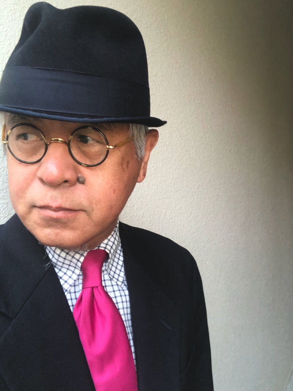 「ハット、丸メガネ、タブカラーシャツ、トラッド、大人コーデ、秋のコーデ、おしゃれさんと繋がりたい」｜「AVON HOUSEのアイテム（スーツパンツ、ブルー系）」を使った、しまうまおじさんさん（メンズ・165cm）の秋コーディネートの1枚目の写真