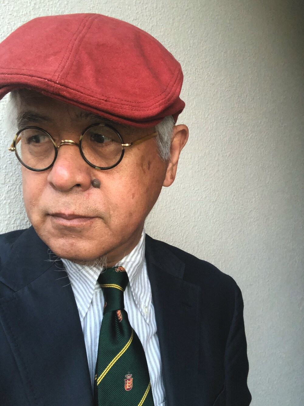 「秋のコーデ、トラッド、ハンチング、丸メガネ、ボタンダウンシャツ、クレストタイ、大人コーデ、おしゃれさんと繋がりたい」｜「ブリストルテーラーのアイテム（テーラードジャケット、ブルー系）」を使った、しまうまおじさんさん（メンズ・165cm）の秋コーディネートの1枚目の写真