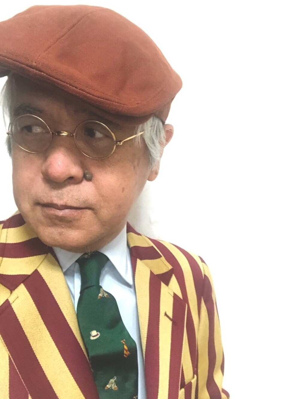 「柿渋染ハンチング、丸メガネ、大人コーデ、夏コーデ、休日スタイル、トラッド、クラブジャケット、おしゃれさんと繋がりたい」｜「POLO RALPH LAURENのアイテム（ネクタイ、グリーン系）」を使った、しまうまおじさんさん（メンズ・165cm）の夏コーディネートの1枚目の写真