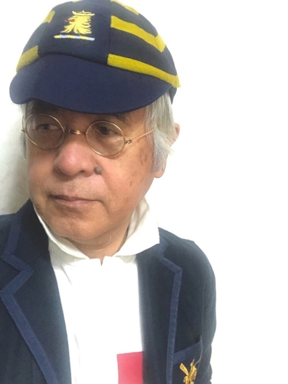 「クリケットキャップ、丸メガネ、ポロシャツ、スクールジャケット、大人カジュアル、休日スタイル、おしゃれさんと繋がりたい、夏の終わりコーデ」｜「MONKHOUSEのアイテム（キャップ、ブルー系）」を使った、しまうまおじさんさん（メンズ・165cm）の秋コーディネートの1枚目の写真