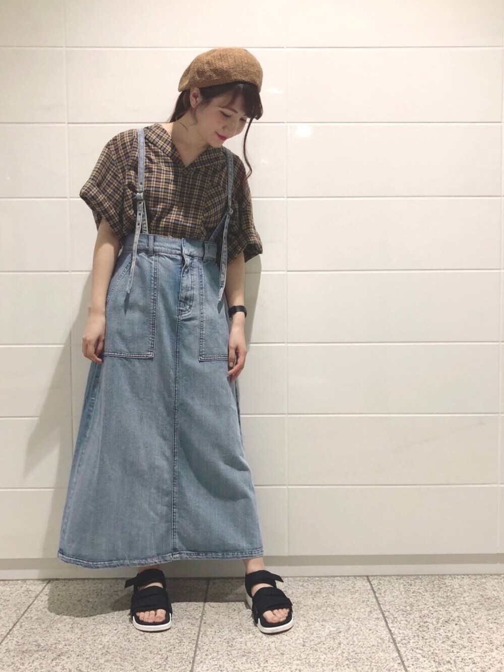 「w closet、チェックシャツ、カジュアル、サスペンダー、ビックシルエット、ベレー帽、サマーベレー」｜「w closetのチェック開襟Bigシャツ（シャツ/ブラウス、イエロー系）」を使った、kimuraさん（レディース・162cm）の夏コーディネートの1枚目の写真