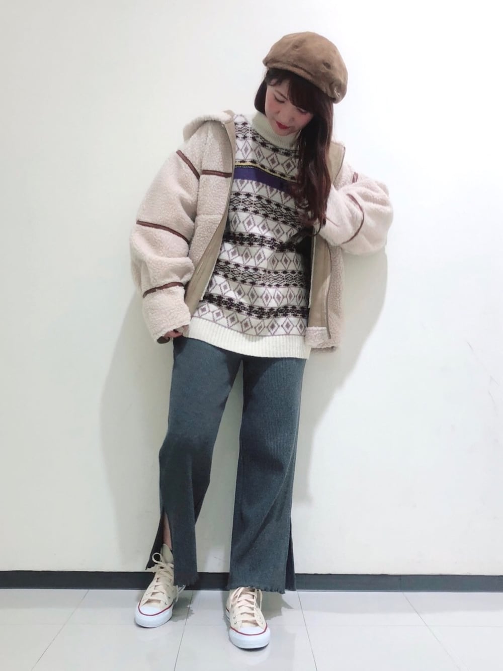 「wcloset、ムートンコート、リバーシブル、リブパンツ、ジャガード、ラクチンコーデ、あったかコーデ」｜「w closetのロゴ入りダイヤ柄JQDニット_（ニット/セーター、ホワイト系）」を使った、kimuraさん（レディース・162cm）の冬コーディネートの1枚目の写真