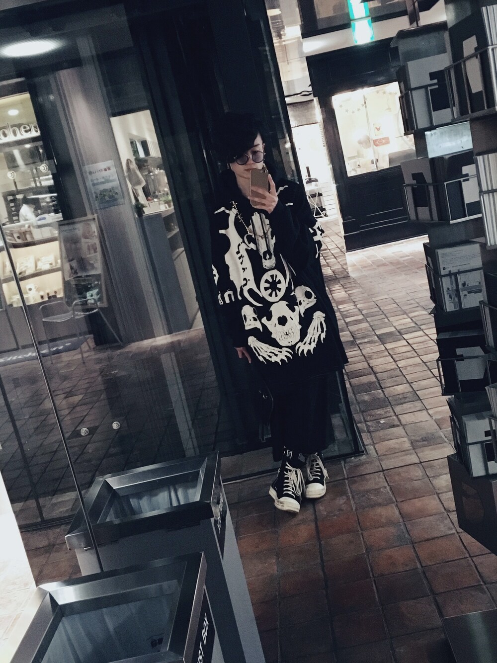 「ktz、AMBUSH、RICK OWENS、drkshdw、street、mode、black、ストリート、モード、シンプル」｜「NOEYEDIAのアイテム（サングラス、ブルー系）」を使った、まーさん（メンズ・165cm）の春コーディネートの1枚目の写真