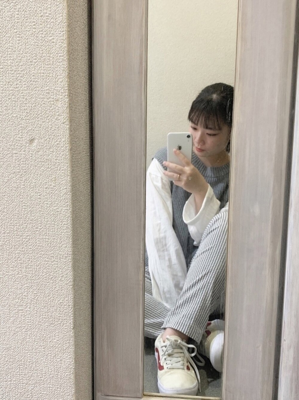 「春コーデ、大人カジュアル、お洒落さんとつながりたい、ラクチンコーデ、おうちファッション、低身長、プチプラコーデ、ホワイト、ホワイトコーデ」｜「GUのアイテム（パンツ、ホワイト系）」を使った、hiyocode1207さん（レディース・151cm）の春コーディネートの1枚目の写真