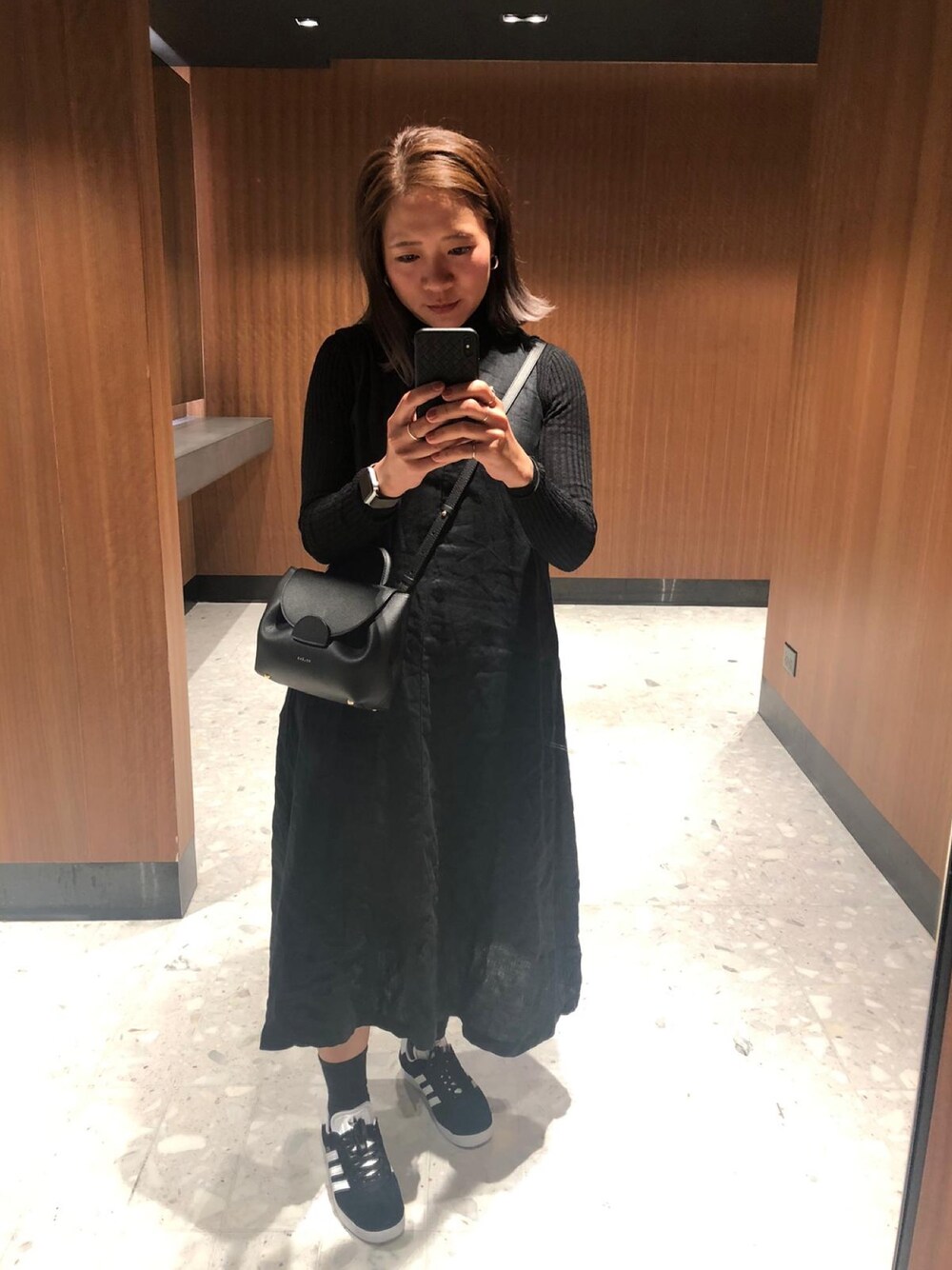 「UNIQLOのアイテム（ニット/セーター、ブラック系）」を使った、graciewashereさん（レディース・153cm）の春コーディネートの1枚目の写真