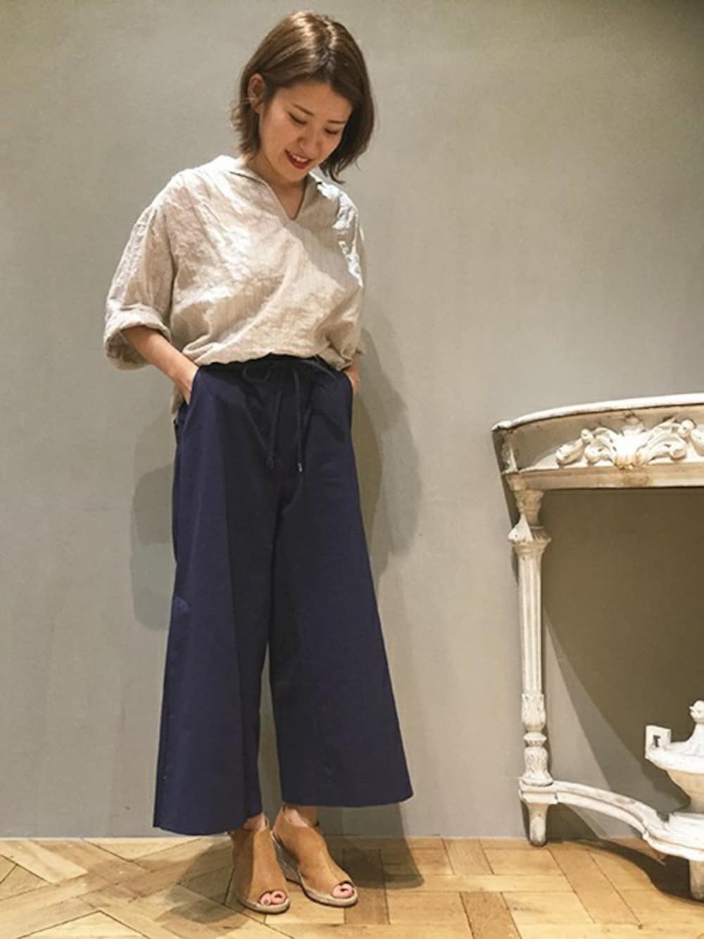 「ミニョン、アンシェヌマン、アナディス（d'unadix)」｜「d'un a dixのストライプスラッシュシャツ（シャツ/ブラウス、ベージュ系）」を使った、enchainement/mignonさん（レディース・158cm）の夏コーディネートの1枚目の写真