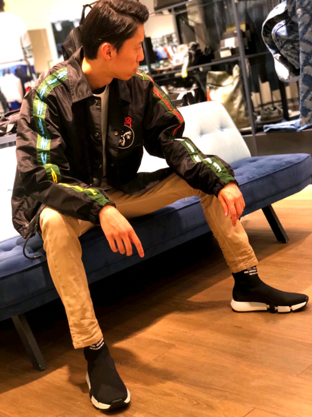 「Diesel、ベージュ、デニム、ナイロンジャケット、新作、黒スニーカー、ビッグシルエット、スキニーデニム」｜「DIESELのメンズ ジャケット ナイロン コーチジャケット（ナイロンジャケット、ブラック系）」を使った、shinnosukeさん（メンズ・190cm）の夏コーディネートの1枚目の写真