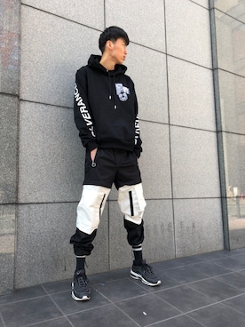 「DIESEL（ディーゼル）のアイテム（その他パンツ）」を使った、shinnosukeさん（メンズ・190cm）の冬コーディネート