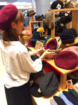 「アイテム（ハンチング/ベレー帽、レッド系）」を使った、14+ イオンモール浦和美園店 スタッフさん（レディース・141cm）の秋コーディネート