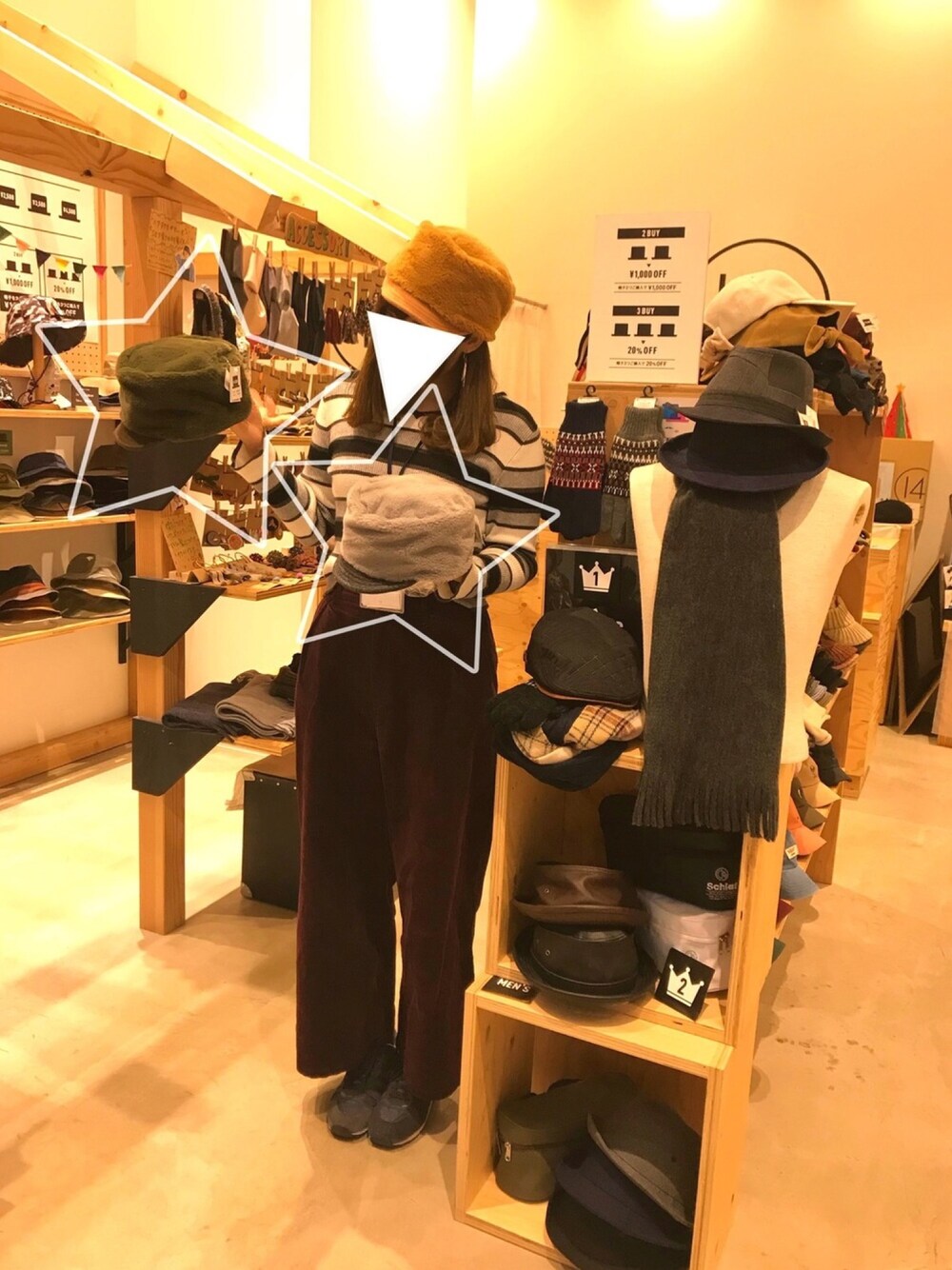 「カジュアルコーデ、秋コーデ、パンツスタイル、ファー小物、14+、イチヨンプラス、キャップ、ハイウエスト、コーデュロイ、シンプル」｜「14+のアイテム（キャップ、ベージュ系）」を使った、14+ イオンモール浦和美園店 スタッフさん（レディース・141cm）の秋コーディネートの1枚目の写真
