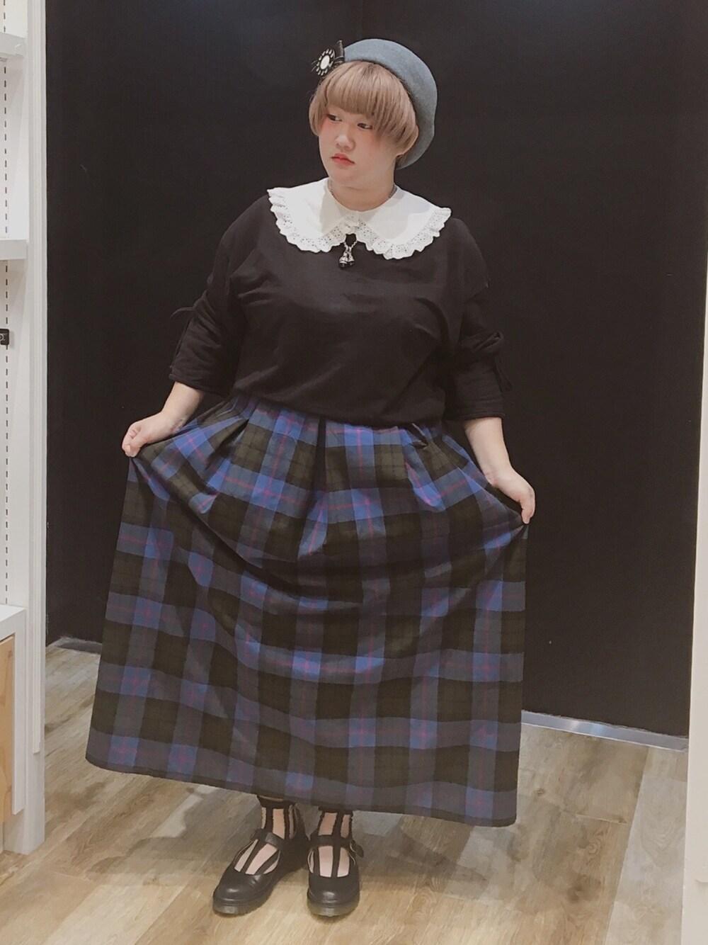 「秋のコーデ、秋色、チェック、付け襟、ベレー帽、ぽっちゃり、ゆるコーデ、ゆったりコーデ、14+、GU」｜「14+のアイテム（ハンチング/ベレー帽、グリーン系）」を使った、14+ イオンモール浦和美園店 スタッフさん（レディース・141cm）の夏コーディネートの1枚目の写真