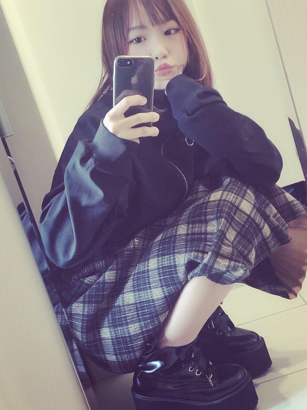 「BEEP、BUBBLES、チェックスカート、厚底、古着MIX、韓国ファッション、ハーフジップ、オーバーサイズ、ビッグシルエット、メンズライク」｜「WEGOのWEGO/ハーフZIPハイネックプルオーバースウェット（スウェット、ブラック系）」を使った、s_mikuさん（レディース・157cm）の春コーディネートの1枚目の写真