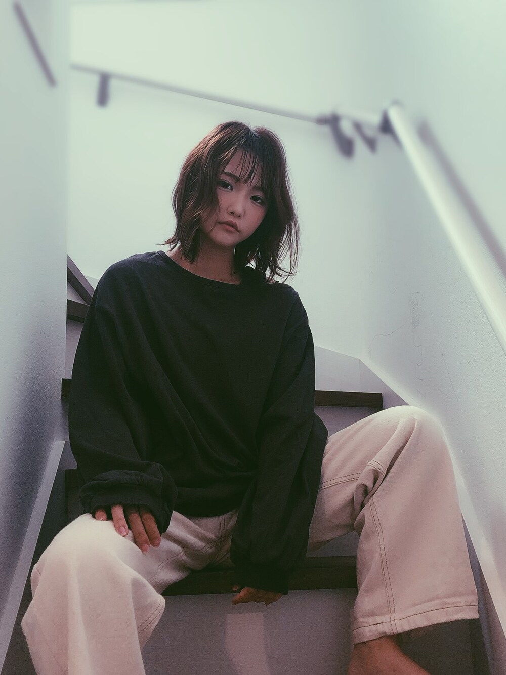 「シンプル、ゆるコーデ、カジュアル、ootd、デニム、ベージュ、グレー、オーバーサイズ、韓国ファッション、お洒落さんとつながりたい」｜「w closetのオフショルBIGプルオーバー（トップス、ブラック系）」を使った、s_mikuさん（レディース・157cm）の秋コーディネートの1枚目の写真