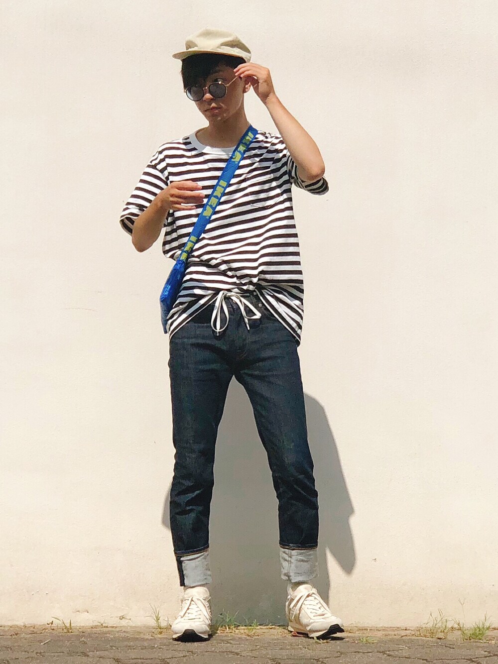 「夏セールで買いました、夏コーデ、おしゃれさんと繋がりたい、ビッグT、ショルダーバッグ、スキニーデニム、ラグジュアリーストリート、ストリート、サコッシュ、RAGEBLUE」｜「Acne StudiosのACNE STUDIOS RIVER INDIGO クロップドテーパード デニムパンツ（デニムパンツ、ブルー系）」を使った、山田和俊さん（メンズ・167cm）の夏コーディネートの1枚目の写真