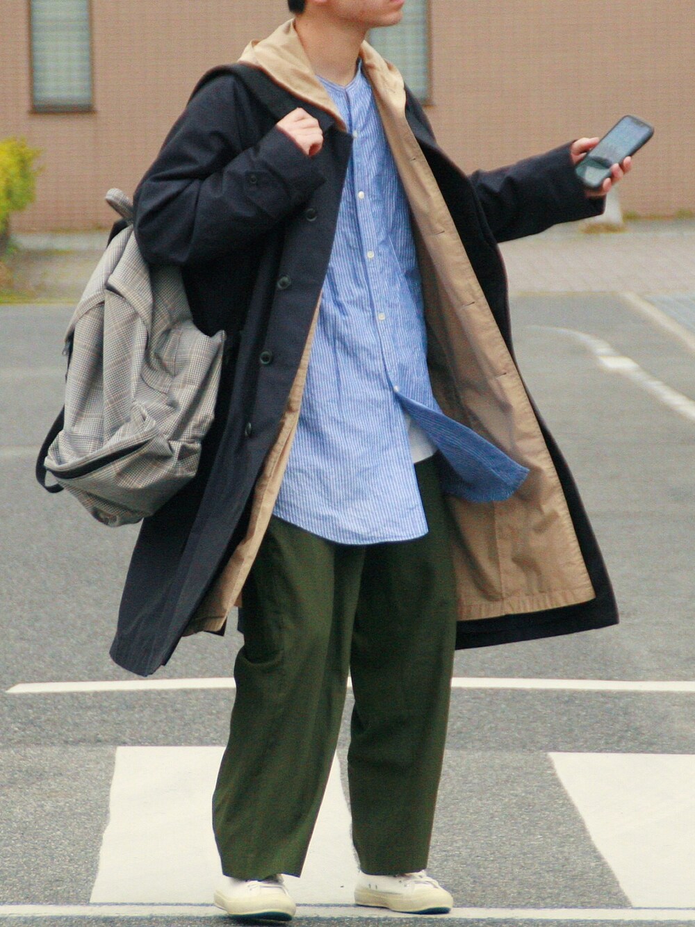 「平成最後のWEARISTAセンバツ、オーバーサイズ、古着、シャツ、ストライプ、レイヤードスタイル、アースカラー、ミリタリー、ビッグシルエット、ワイドパンツ」｜「Bshopのベースボールキャップ（キャップ、ブルー系）」を使った、山田和俊さん（メンズ・167cm）の春コーディネートの1枚目の写真