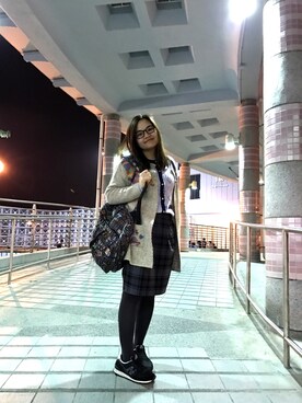 「rough（ラフ）のアイテム（バッグ）」を使った、Kristy Ng さん（レディース・157cm）の冬コーディネート