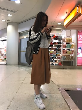 「ESTACOT（エスタコット）のアイテム」を使った、Kristy Ng さん（レディース・157cm）の春コーディネート