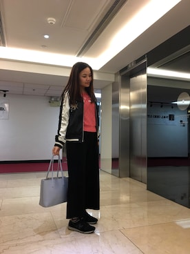 「loose pants」｜Kristy Ng さん（レディース・157cm）の春コーディネート