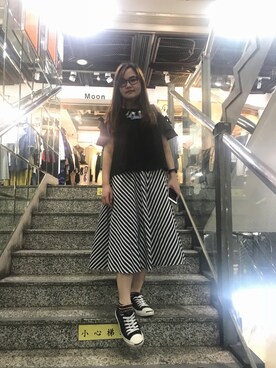 「Tarte（タルト）のアイテム」を使った、Kristy Ng さん（レディース・157cm）の秋コーディネート