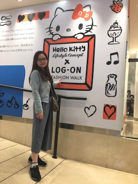 「POU DOU DOU（プードゥドゥ）のアイテム（デニムジャケット）」を使った、Kristy Ng さん（レディース・157cm）の春コーディネート
