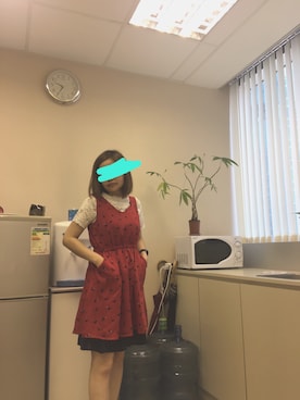「red」｜「アイテム（ジャンパースカート）」を使った、Kristy Ng さん（レディース・157cm）の夏コーディネート