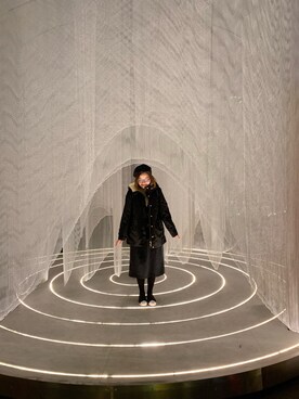 「アイテム（ピーコート）」を使った、Kristy Ng さん（レディース・157cm）の春コーディネート