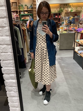 「oversize」｜「アイテム（ジャンパースカート）」を使った、Kristy Ng さん（レディース・157cm）の夏コーディネート