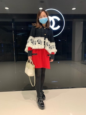 「axes femme（アクシーズファム）のアイテム（ポンチョ）」を使った、Kristy Ng さん（レディース・157cm）の冬コーディネート