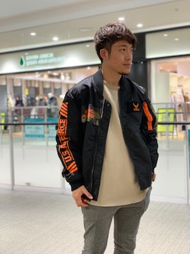 「AVIREX（アヴィレックス）のアイテム（MA-1）」を使った、SHOさん（メンズ・168cm）の冬コーディネート