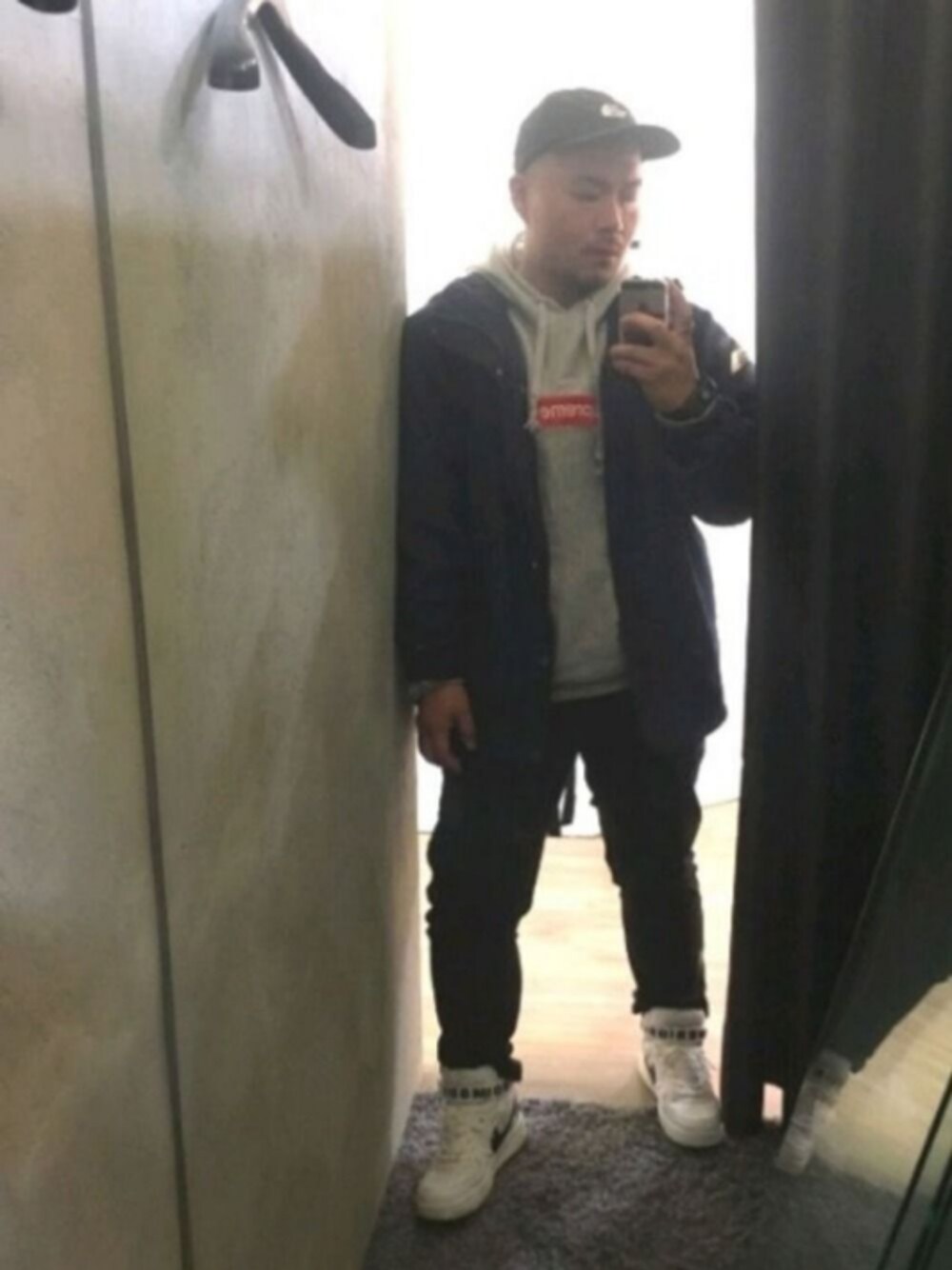 「supreme、NIKE、northface、デニム、キャップ、ストリート、Buyma、BASE、おしゃれさんと繋がりたい」｜「Supreme のアイテム（スニーカー、ホワイト系）」を使った、STAY wearさん（メンズ・163cm）の春コーディネートの1枚目の写真