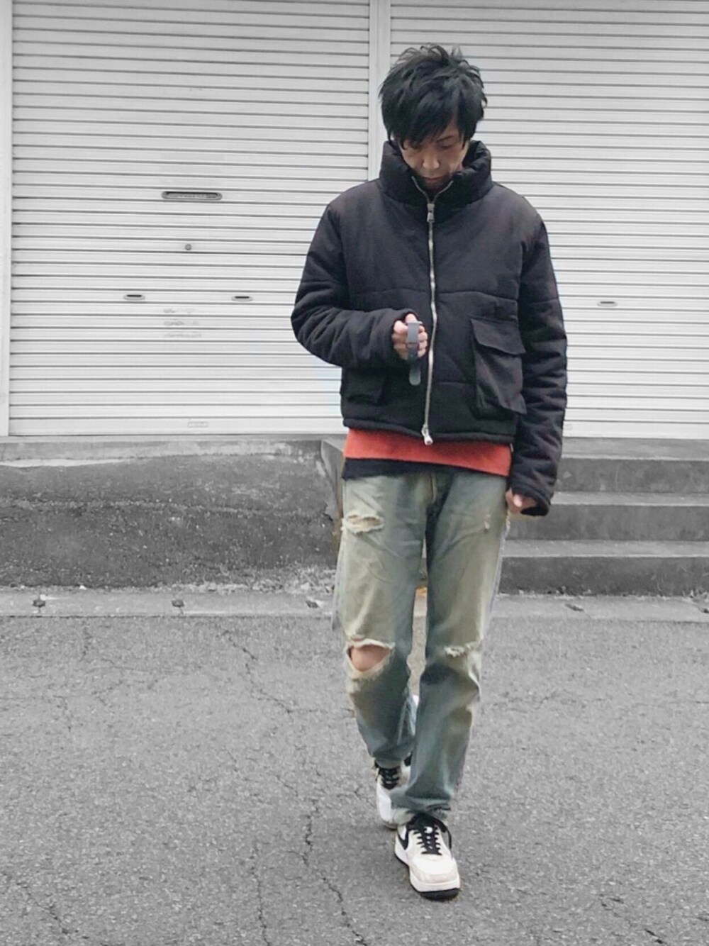 「古着、リーバイス、冬コーデ、年末WEAR感謝祭、今日のコーデ、スニーカー、NIKE、白蛇」｜「mnmlのCROPPED PUFFER JACKET（ブルゾン、ブラック系）」を使った、ContRaStさん（メンズ・173cm）の冬コーディネートの1枚目の写真