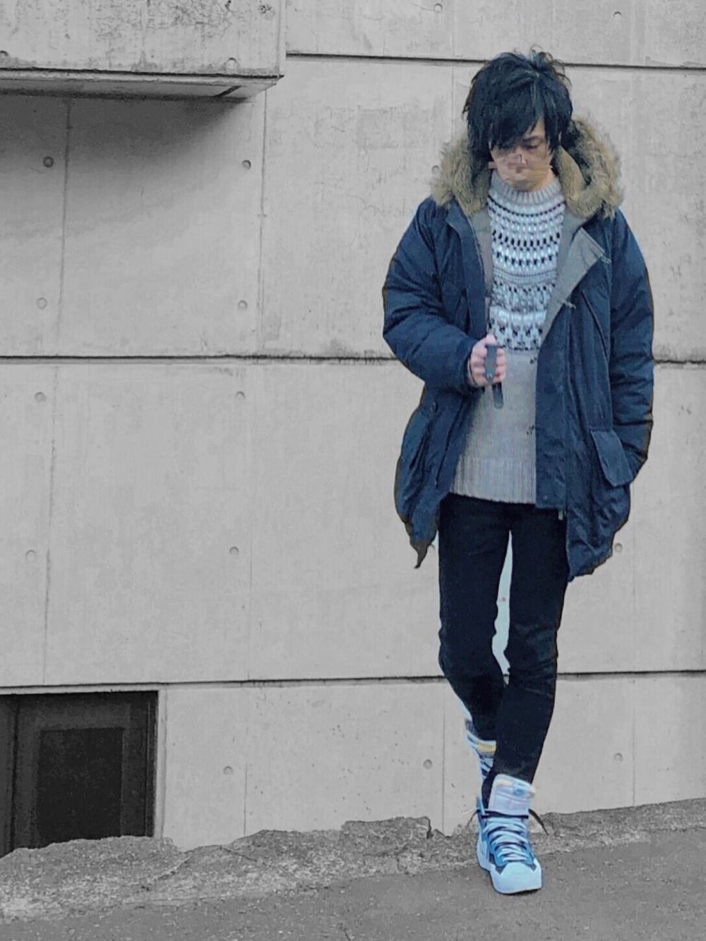 「johnbull、N3B、スニーカー、NIKE、sacai、スキニーデニム」｜「Johnbullのアイテム（ダウンジャケット/コート、ブルー系）」を使った、ContRaStさん（メンズ・173cm）の冬コーディネートの1枚目の写真
