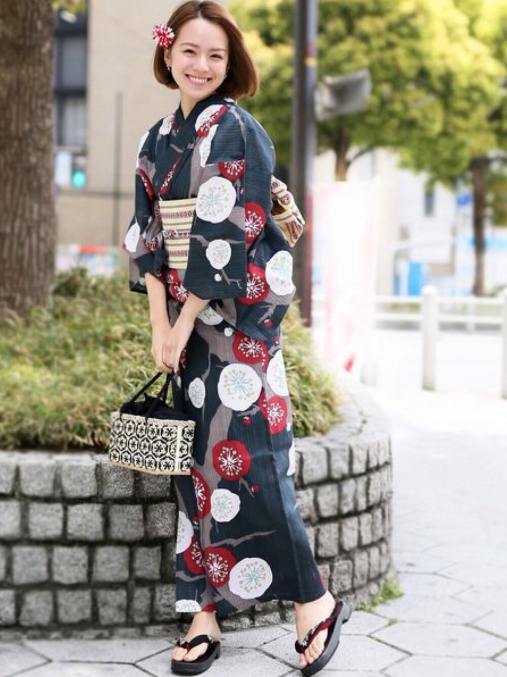 utatane ウタタネ 浴衣 3点セット「鉄紺に梅枝」 帯 下駄 レトロ柄 utatane ウタタネ 浴衣 3点セット「鉄紺に梅枝」 帯 下駄 レトロ柄