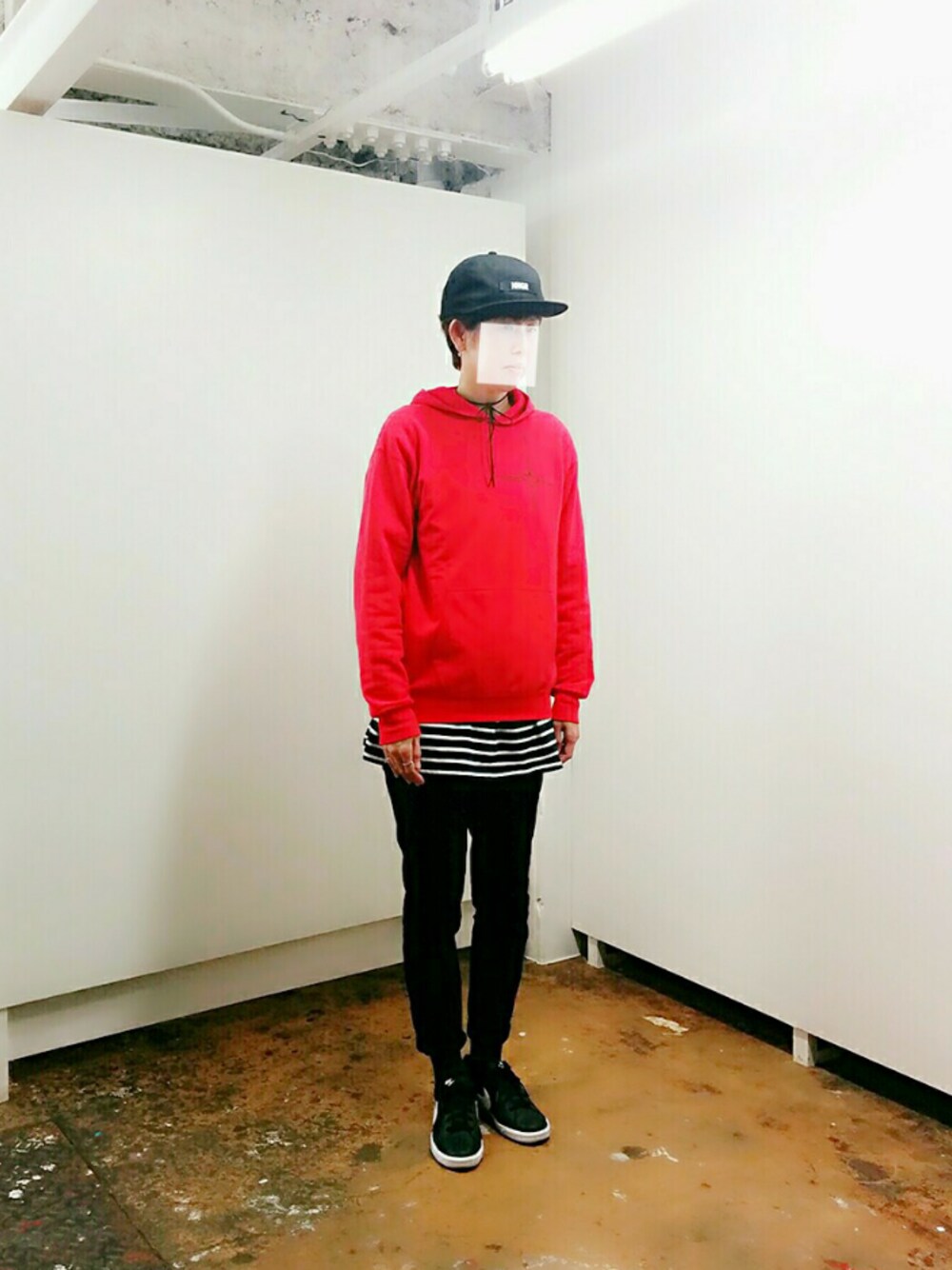 「Destroy all monsters、sonic youth、mike kelley、ロックT、rock、punk、トレーナー、パーカー、赤、韓国ファッション」｜「NIKEのナイキグランドテラスSL（スニーカー、ブラック系）」を使った、aon9さん（レディース・166cm）の冬コーディネートの1枚目の写真