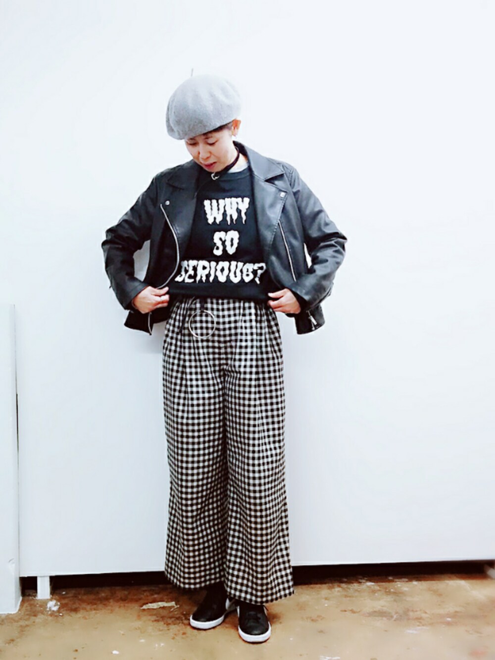 「ライダース、niko and ...、EMODA、リングベルト、チョーカー、SHINEE、shineeライブ、ベレー帽」｜「UNIQLOのアイテム（ライダースジャケット、ブラック系）」を使った、aon9さん（レディース・166cm）の春コーディネートの1枚目の写真