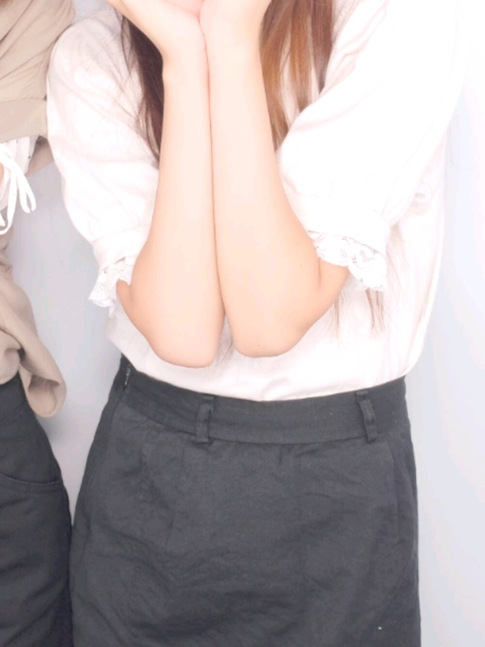 「オトナ女子、お洒落さんとつながりたい、黒、アプレジュール、ootd、ガーリー、ベージュコーデ、プチプラコーデ」｜「apres jourのアイテム（シャツ/ブラウス、ベージュ系）」を使った、ゆんさん（レディース・160cm）の秋コーディネートの1枚目の写真