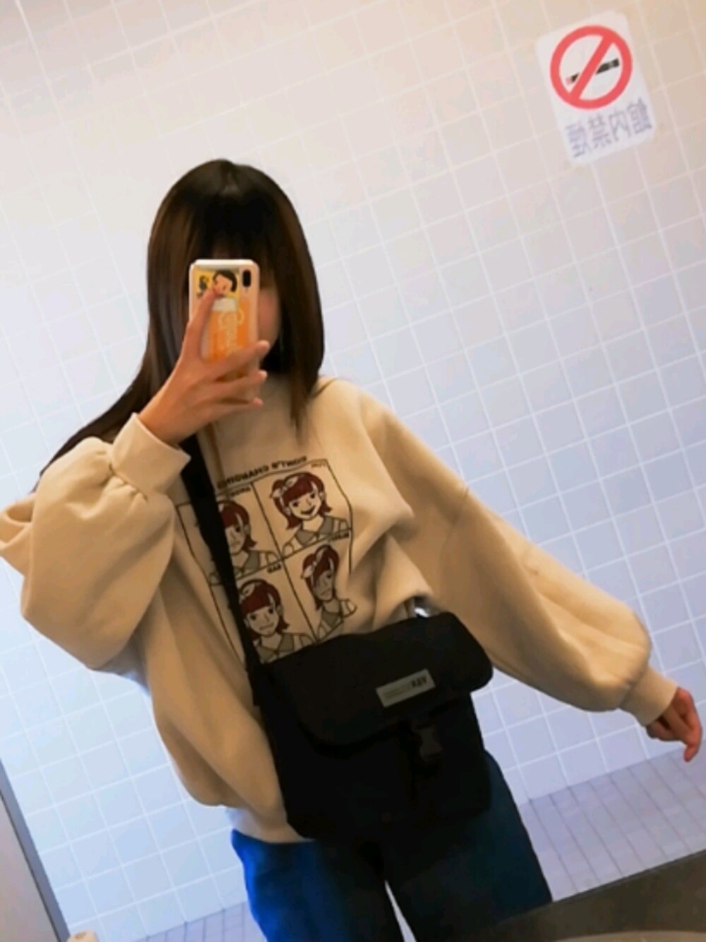 「カジュアル、冬のコーデ、ゆるコーデ、低身長コーデ、ラフ、もこもこ、ベージュコーデ、プチプラコーデ」｜「apres jourのCONY4コマプリントスウェット【ZOZOTOWN限定アイテム】（スウェット、ベージュ系）」を使った、ゆんさん（レディース・160cm）の秋コーディネートの1枚目の写真
