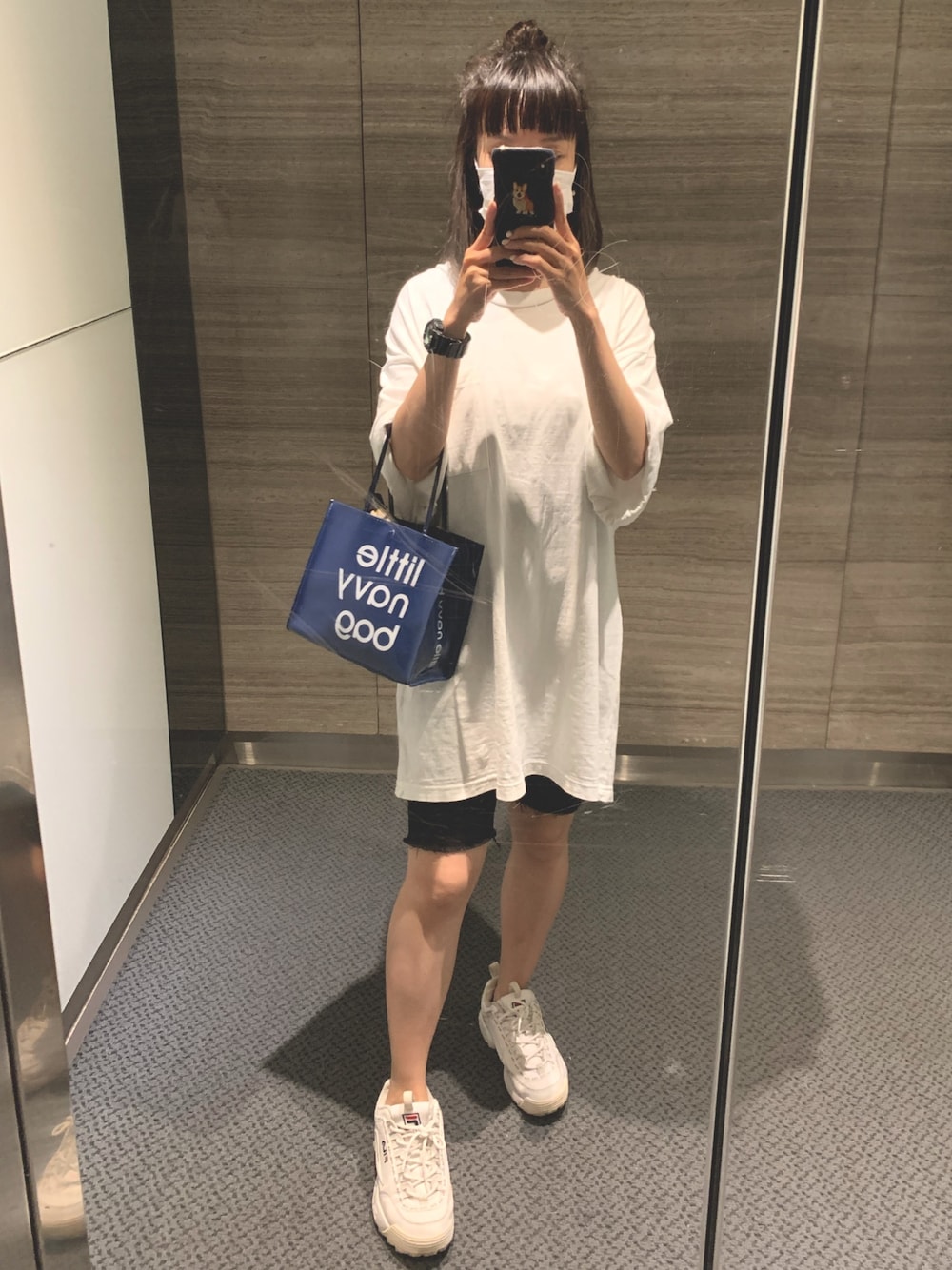 「cotton onのアイテム（Tシャツ/カットソー、ホワイト系）」を使った、mini.meさん（レディース・150cm）の春コーディネートの1枚目の写真