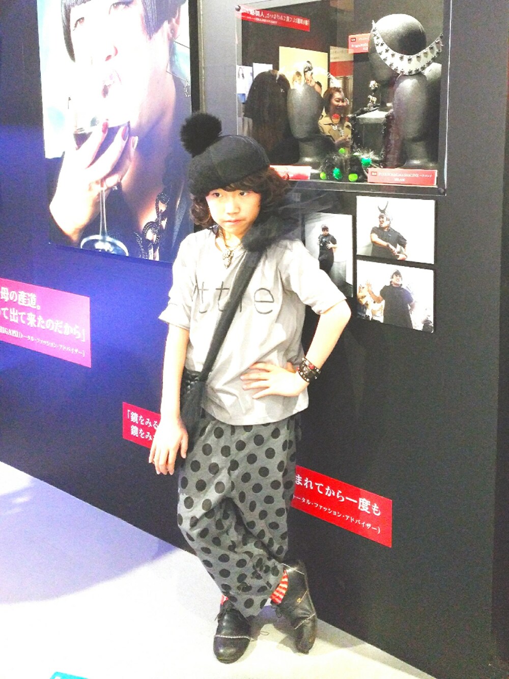 「nunuforme、frankygrow、ブーフーウー、ドット、ベレー帽、クリエイターズファイル、YOKO FUCHIGAMI、ロバート秋山、パンツスタイル、bobochoses」｜「nunuformeのlittle tee graybeige (145)（Tシャツ/カットソー、グレー系）」を使った、RenRenさん（キッズ・134cm）の春コーディネートの1枚目の写真
