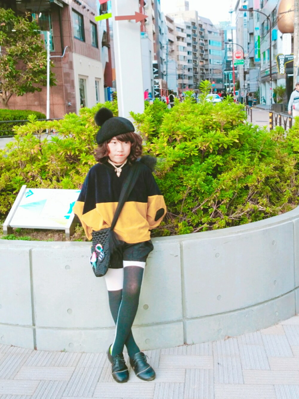 「冬コーデ、キッズコーデ、タイツ、frankygrow、ブーフーウー、arere、ベレー帽、コーデュロイ、おとこのこ、ショートパンツ」｜「frankygrowのアイテム（パンツ、ブラック系）」を使った、RenRenさん（キッズ・136cm）の冬コーディネートの1枚目の写真
