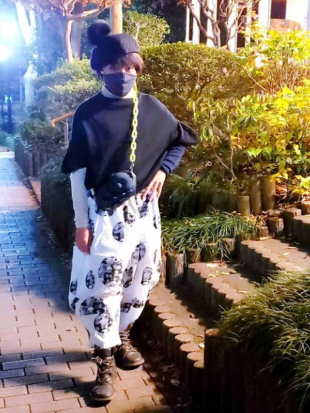 「井の頭公園、吉祥寺、冬休み、パンダコーデ、frankygrow、重ね着、ベレー帽、CA4LA、モノトーン、マスク」｜「trippenのレースアップ（ブーツ、グレー系）」を使った、RenRenさん（キッズ・152cm）の冬コーディネートの1枚目の写真