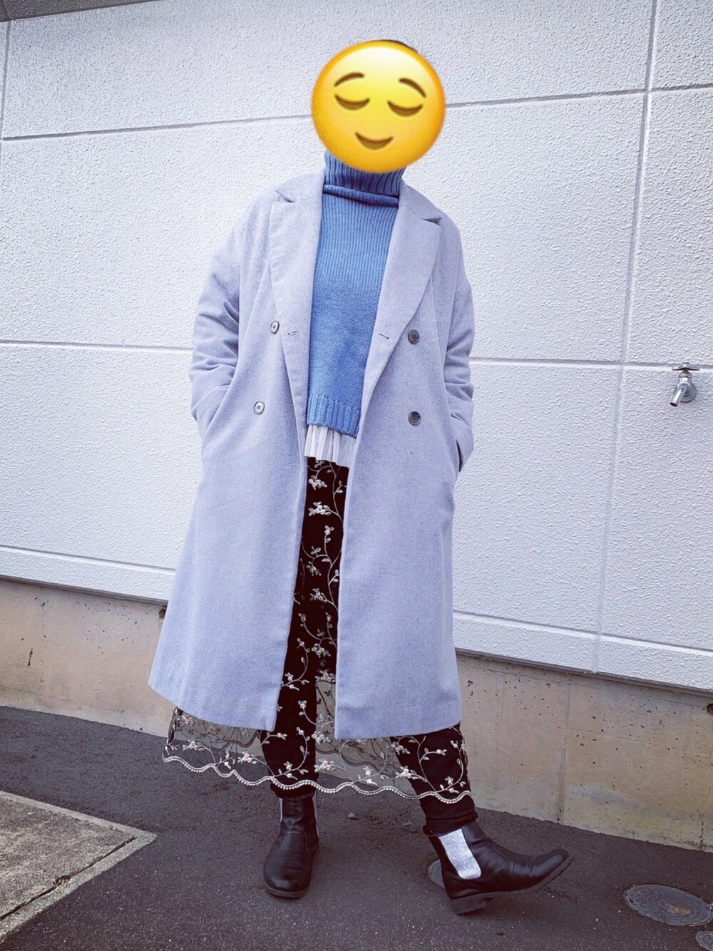 「haco!の女らしくてあったかい　袖口リブ付きロングピーコート　ｂｙ　ｑｕｅ　ｍａｄｅ　ｍｅ（ピーコート、グレー系）」を使った、マシュ〜さん（レディース・165cm）の冬コーディネートの1枚目の写真