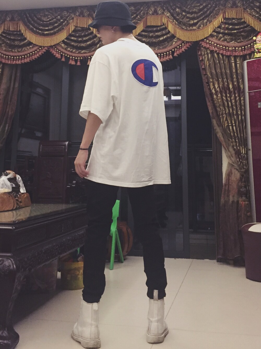 「STUSSYのアイテム（キャップ、ブラック系）」を使った、三木さん（メンズ・178cm）の夏コーディネートの1枚目の写真