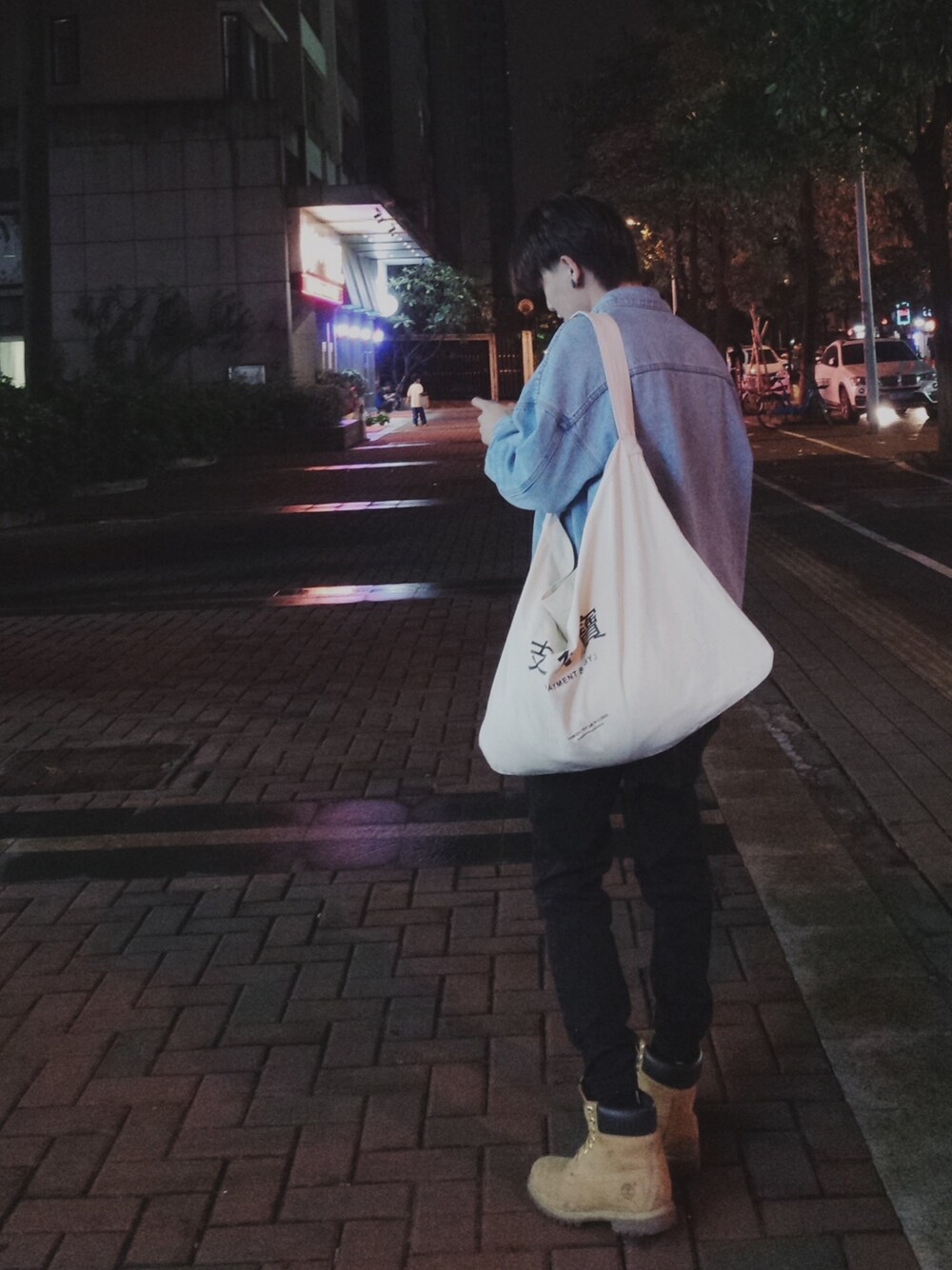 「Timberlandのアイテム（ブーツ、イエロー系）」を使った、三木さん（メンズ・178cm）の秋コーディネートの1枚目の写真
