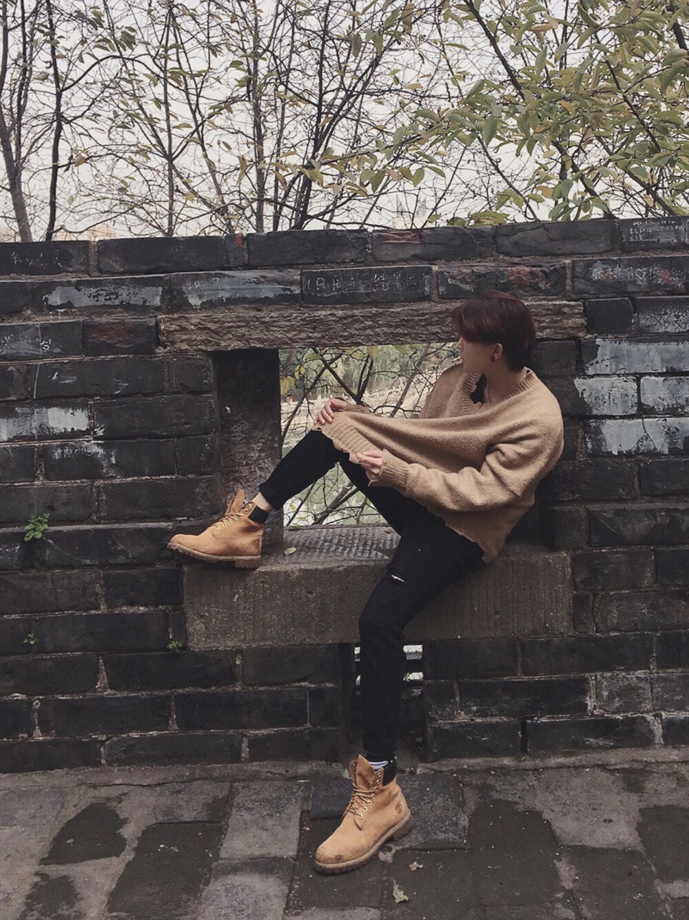 「Timberlandのアイテム（ブーツ、イエロー系）」を使った、三木さん（メンズ・178cm）の秋コーディネートの1枚目の写真