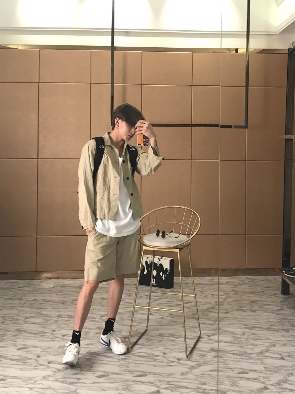 「NIKEのアイテム（スニーカー、ホワイト系）」を使った、三木さん（メンズ・178cm）の夏コーディネートの1枚目の写真