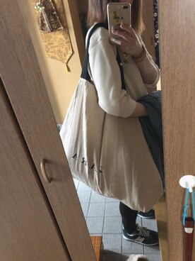 「ビッグトート」｜「アイテム（スニーカー）」を使った、midoriさん（レディース・165cm）の春コーディネート